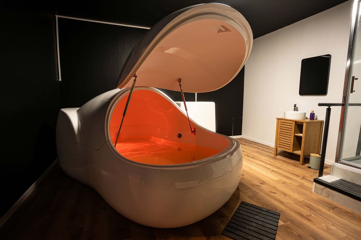 Capsule de flottaison moderne dans un spa